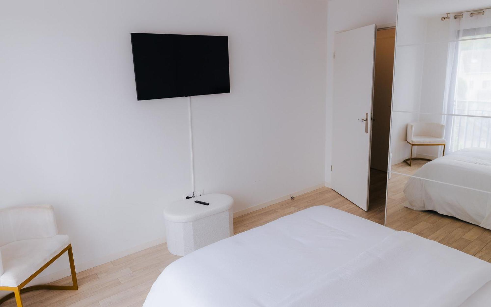 Appartement Luxueux, Neuf & Equipe A Versailles, Saint-Cyr-lʼÉcole Exteriér fotografie